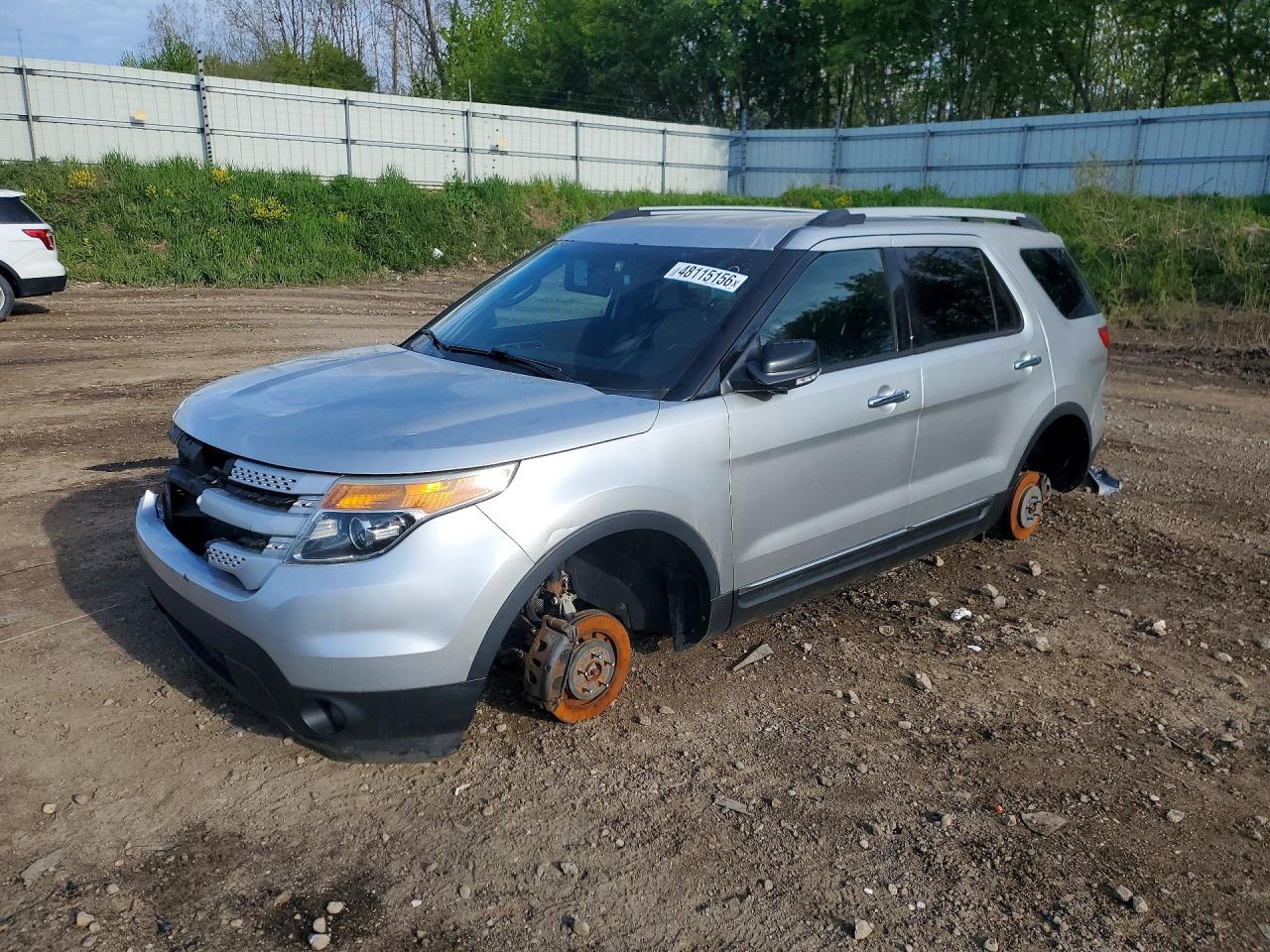 Salvage Ford Explorer Image