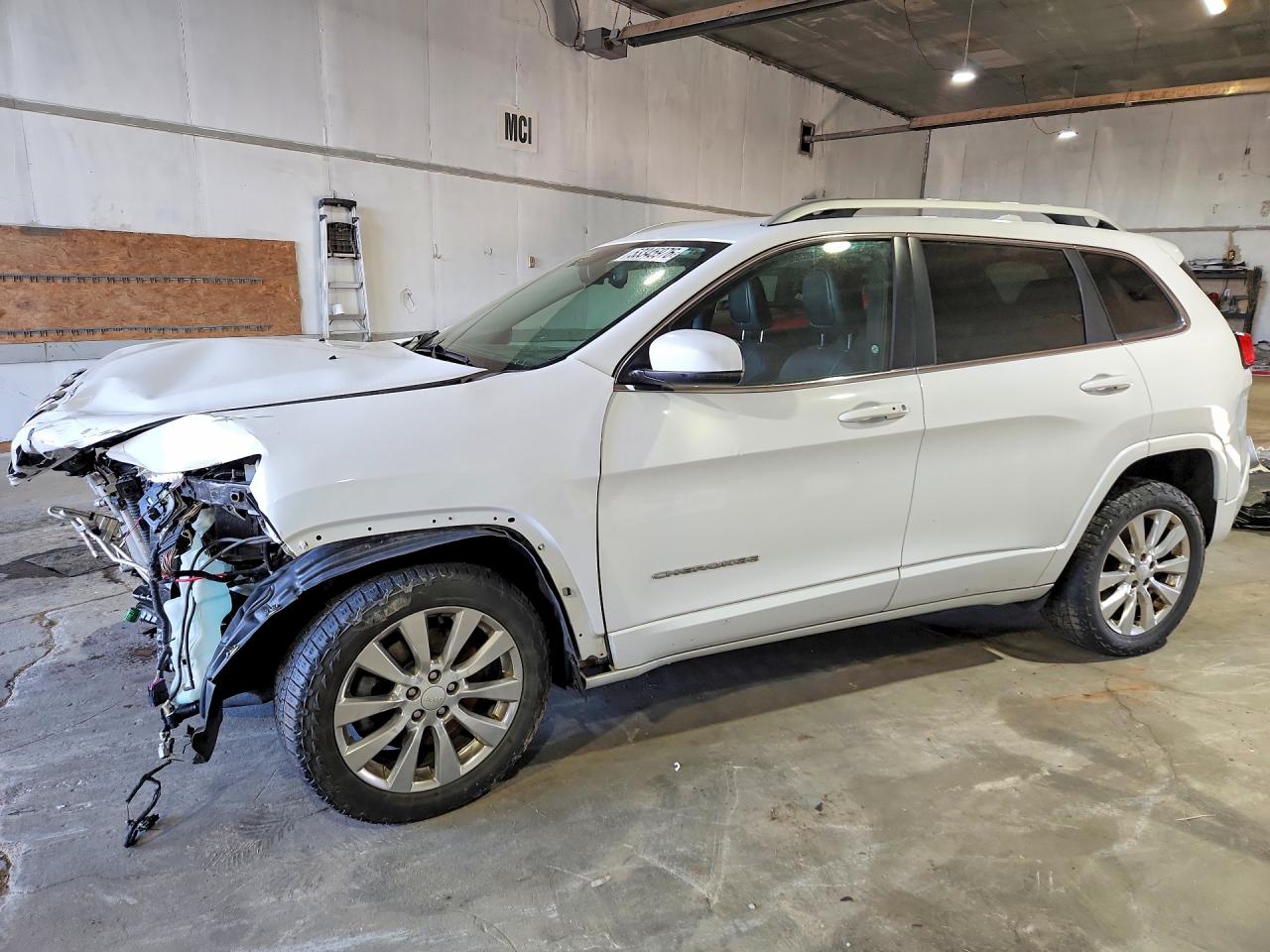 Salvage Jeep Cherokee Image
