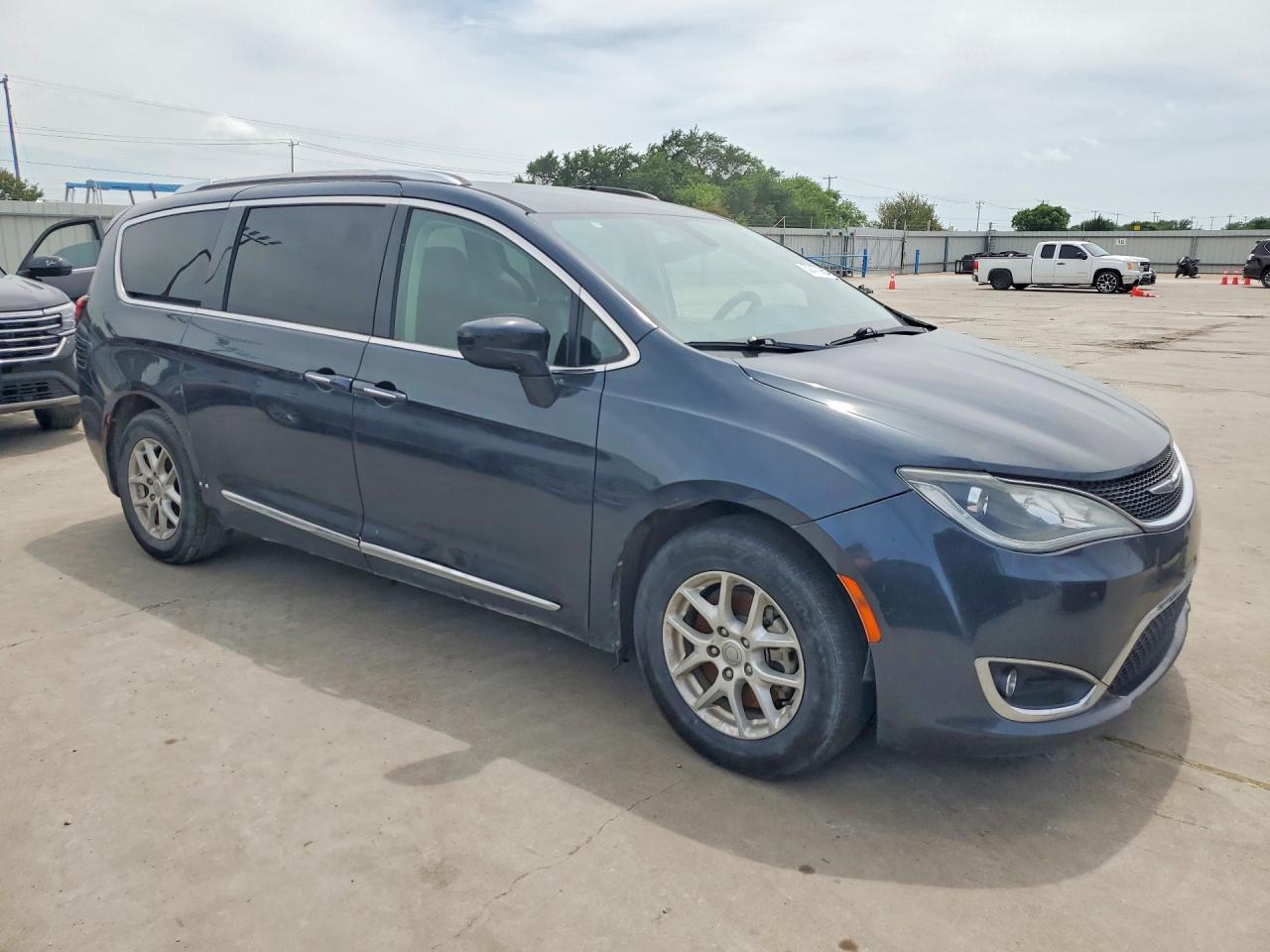 Chrysler Pacifica Touring L