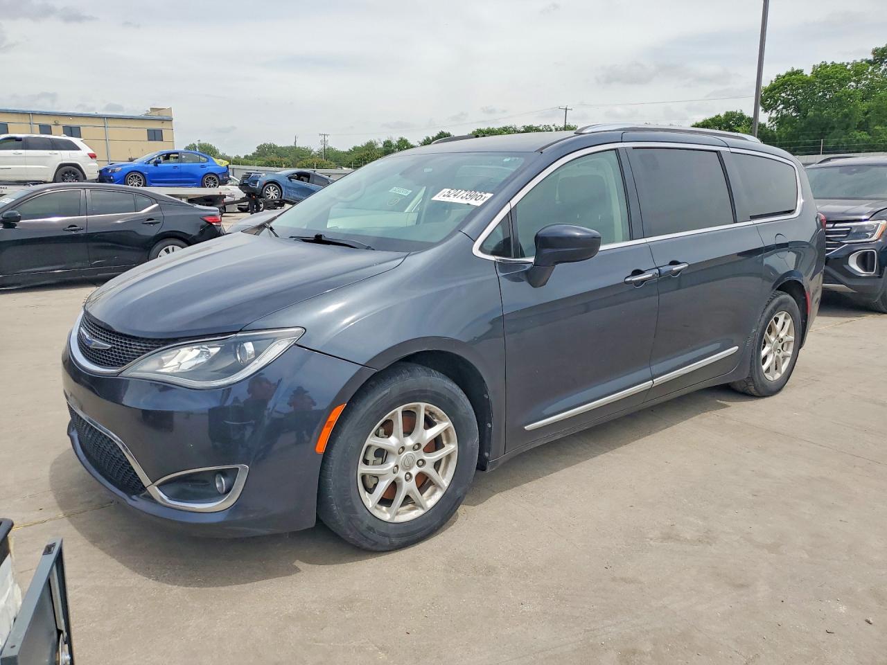 Salvage Chrysler Pacifica Image