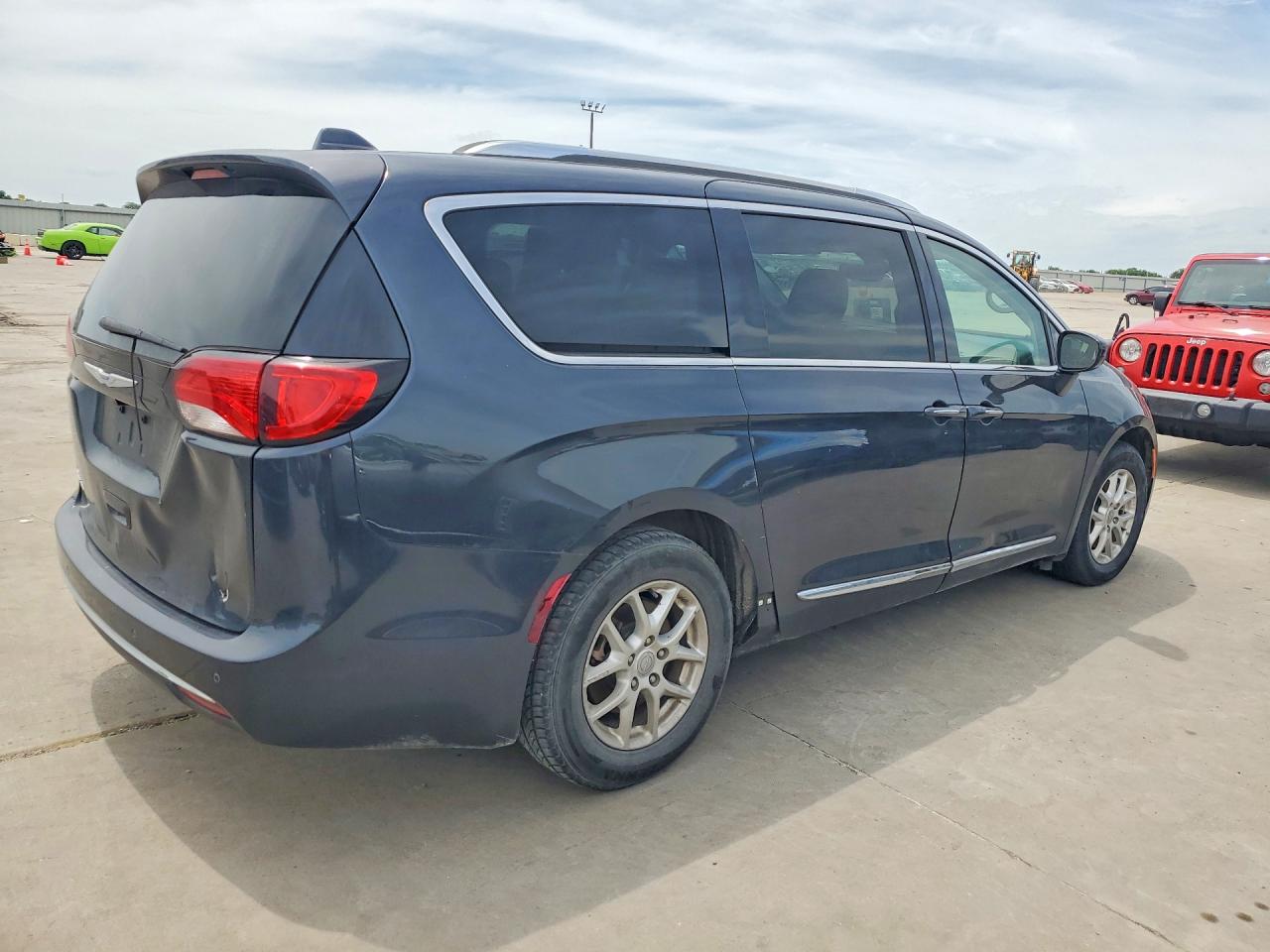 Chrysler Pacifica Touring L