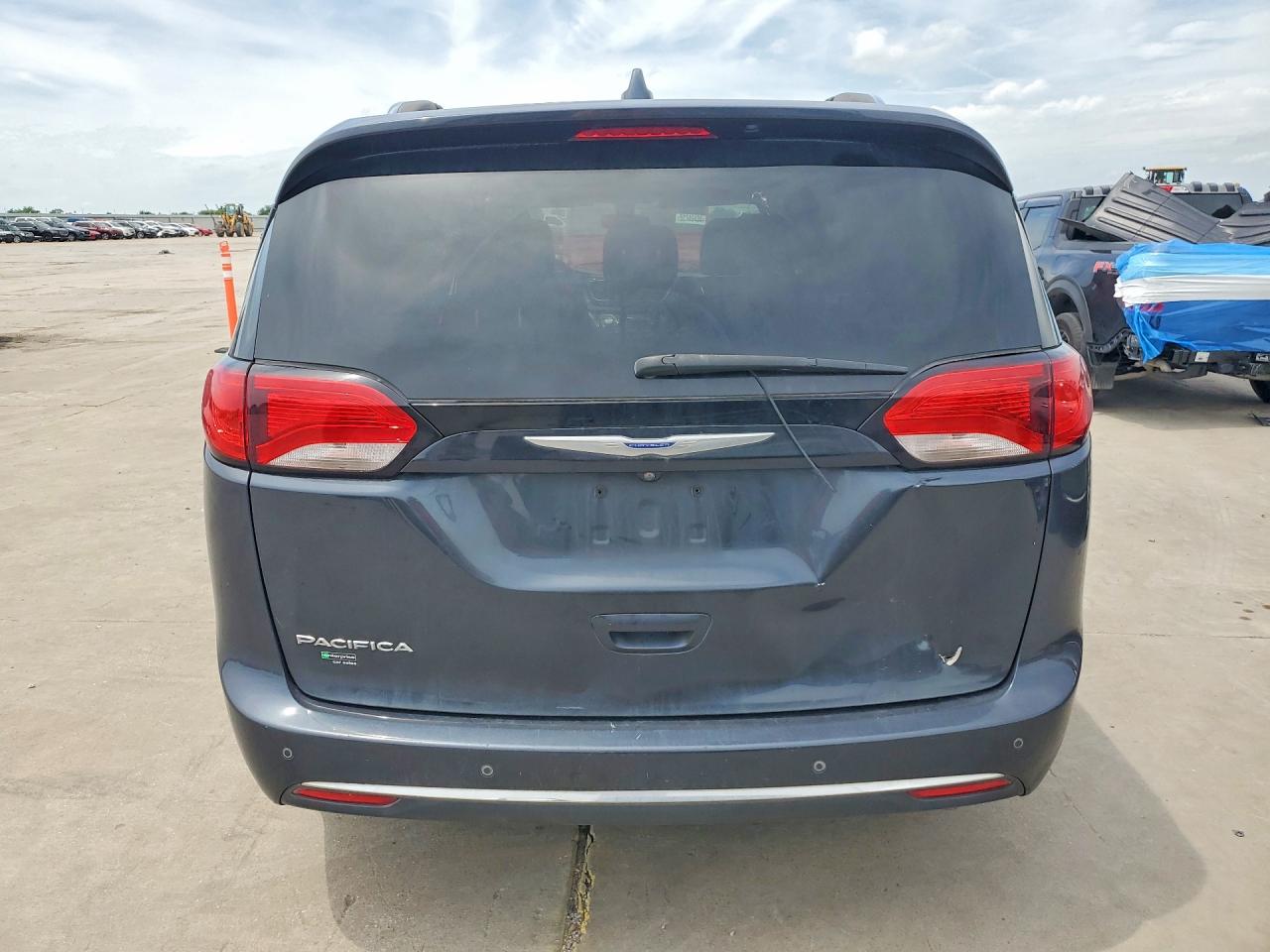 Chrysler Pacifica Touring L