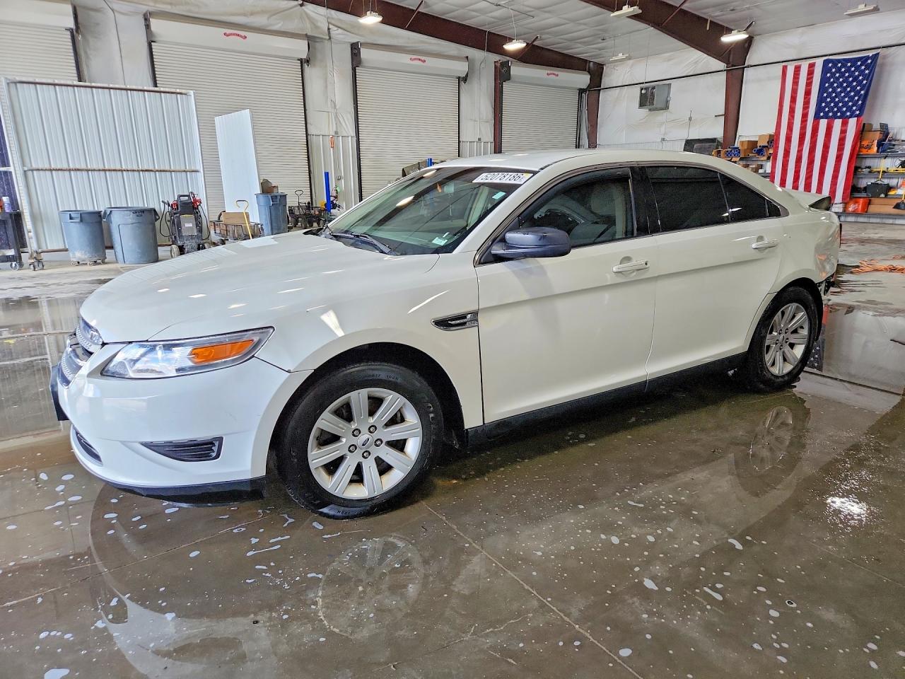 Salvage Ford Taurus Image