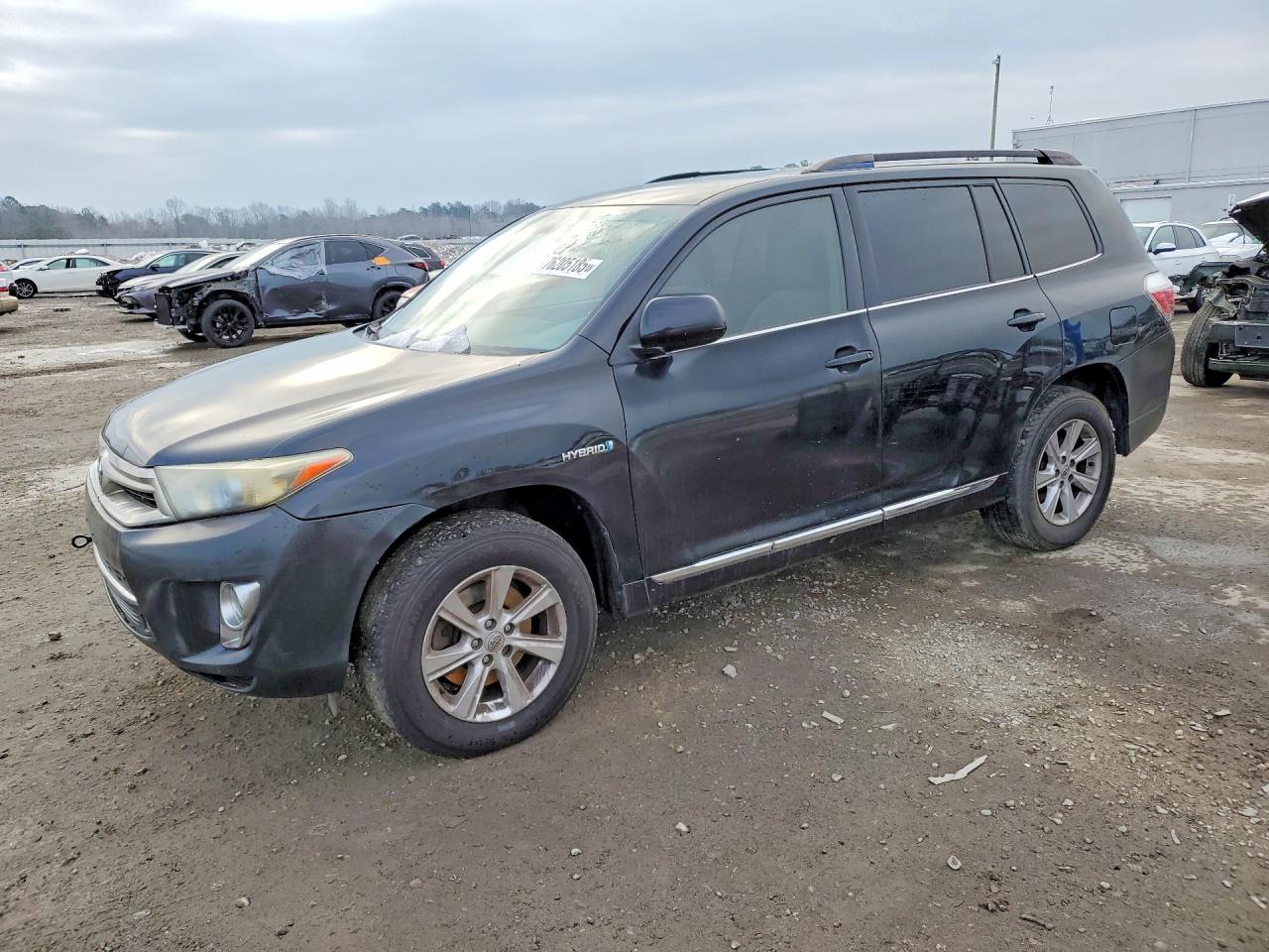 Salvage Toyota Highlander Image