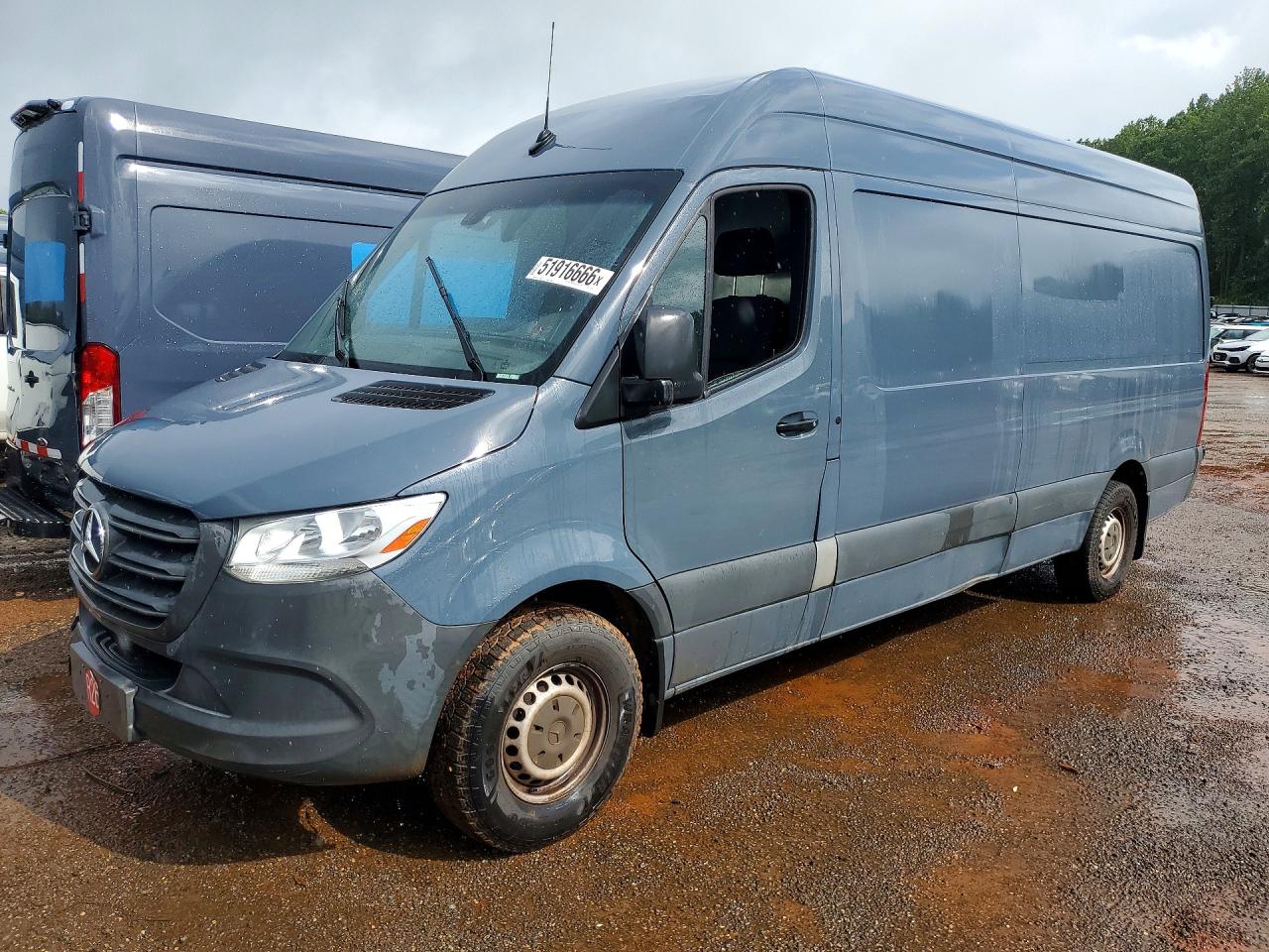 Salvage Mercedes-Benz Sprinter Image