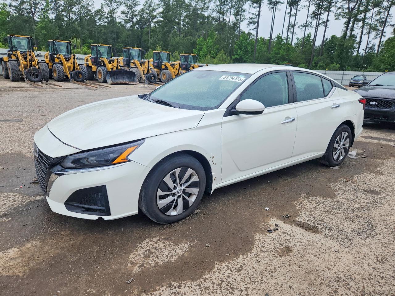 Salvage Nissan Altima Image