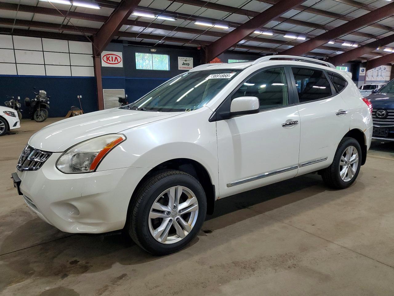 Salvage Nissan Rogue Image