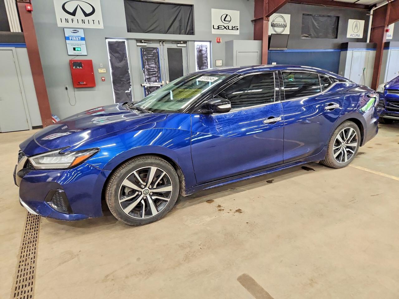 Salvage Nissan Maxima Image