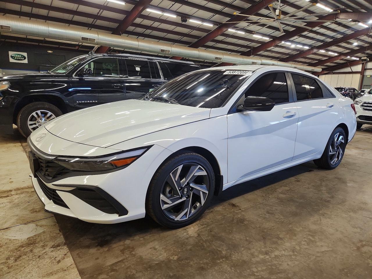 Salvage Hyundai ELANTRA Image