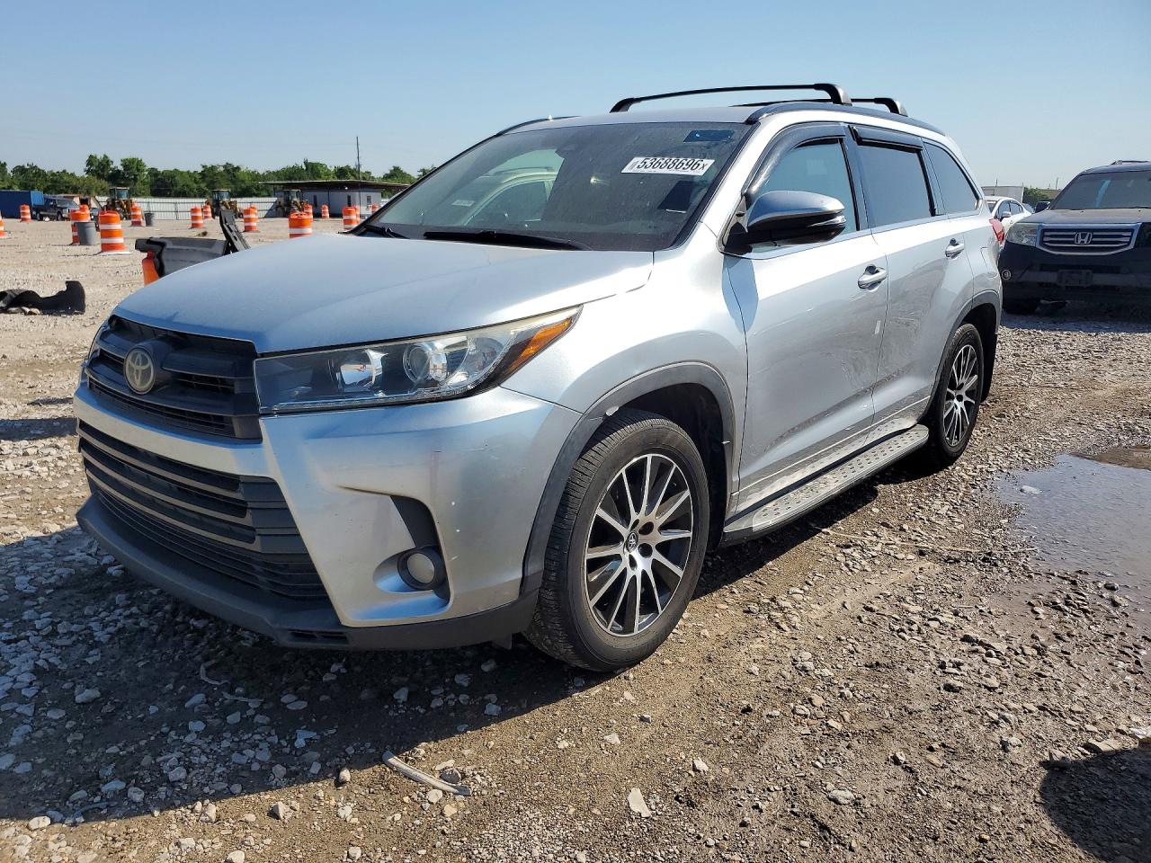 Salvage Toyota Highlander Image