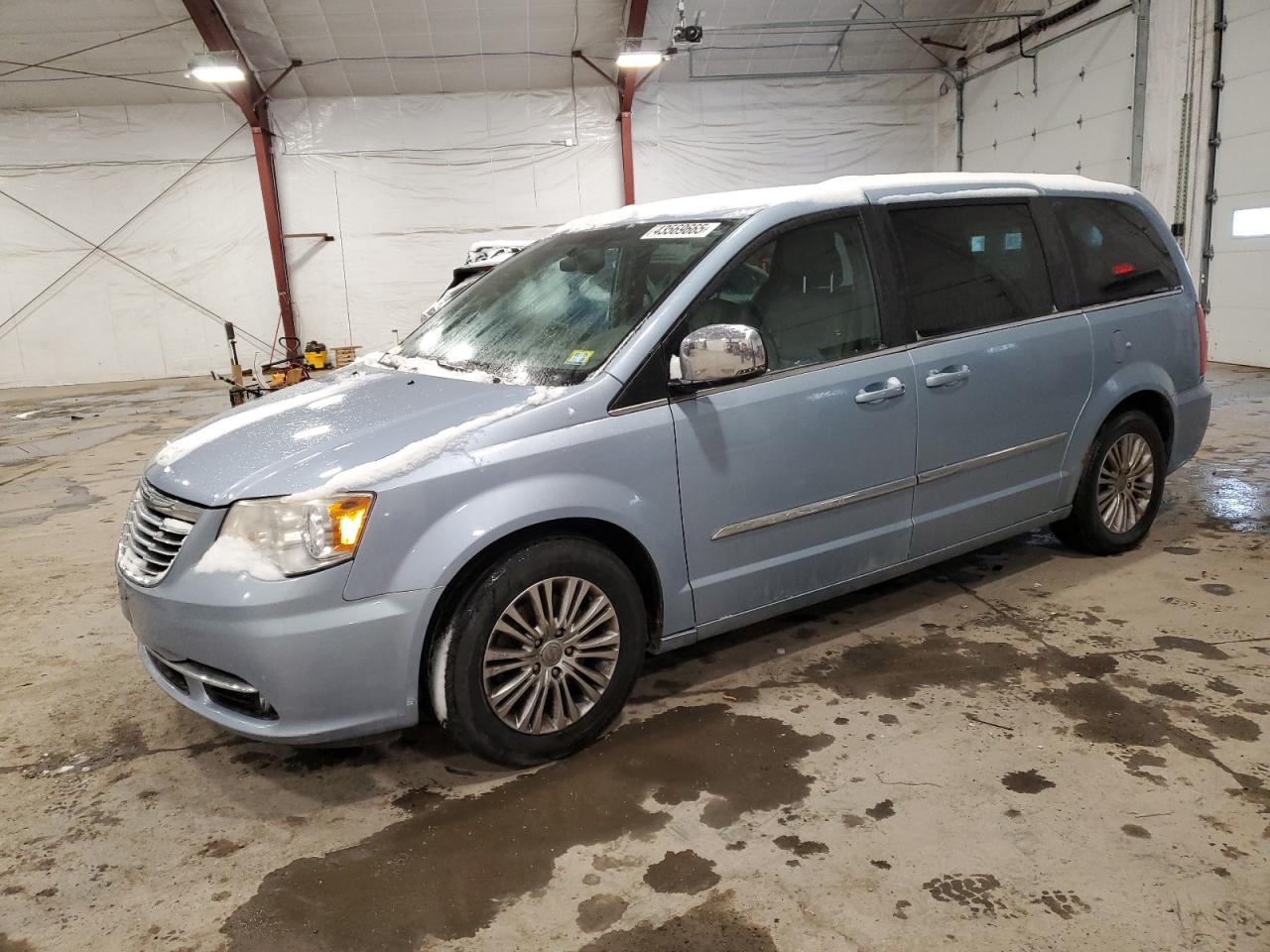 Salvage Chrysler Minivan Image
