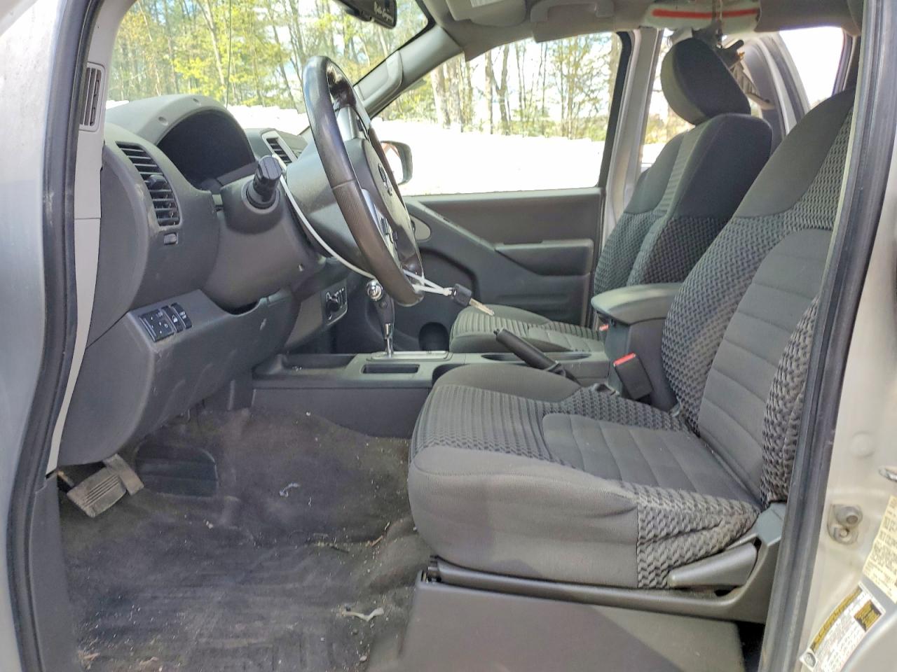 Nissan Frontier Sv V6