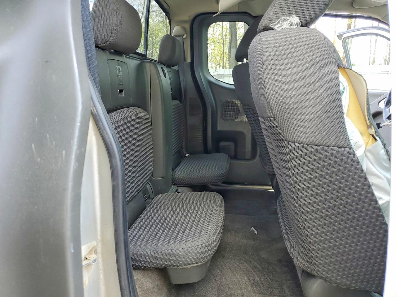 Nissan Frontier Sv V6
