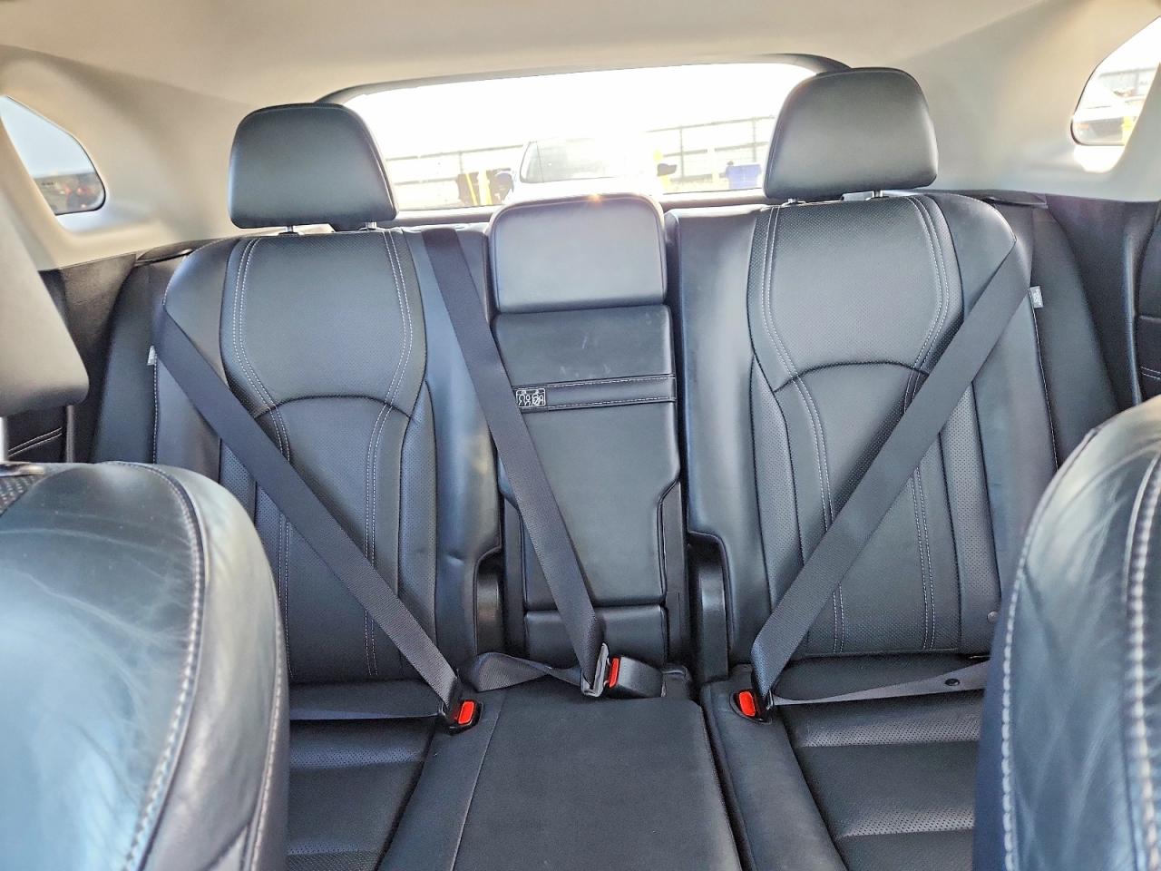Lexus RX Base