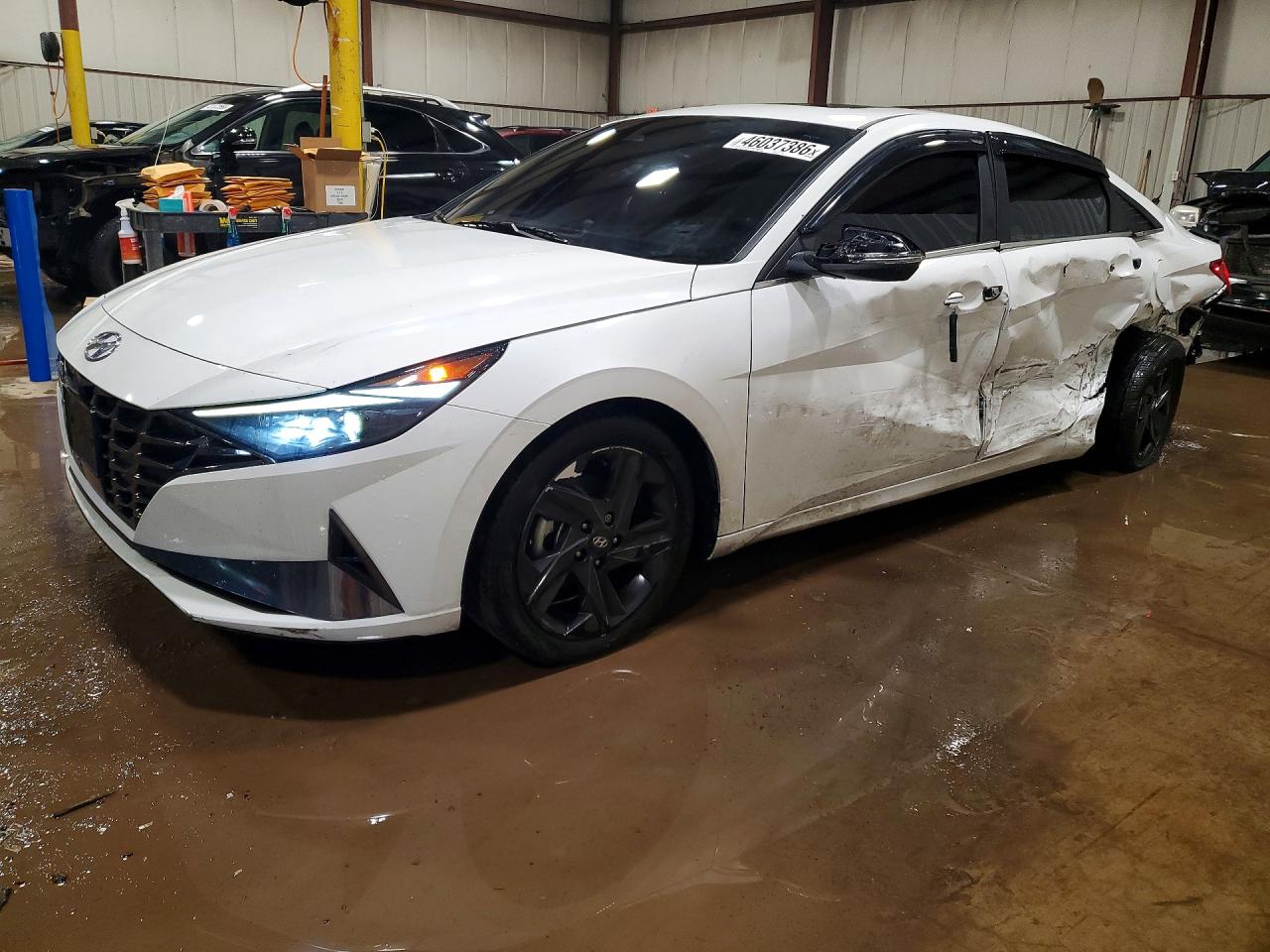 Salvage Hyundai ELANTRA Image