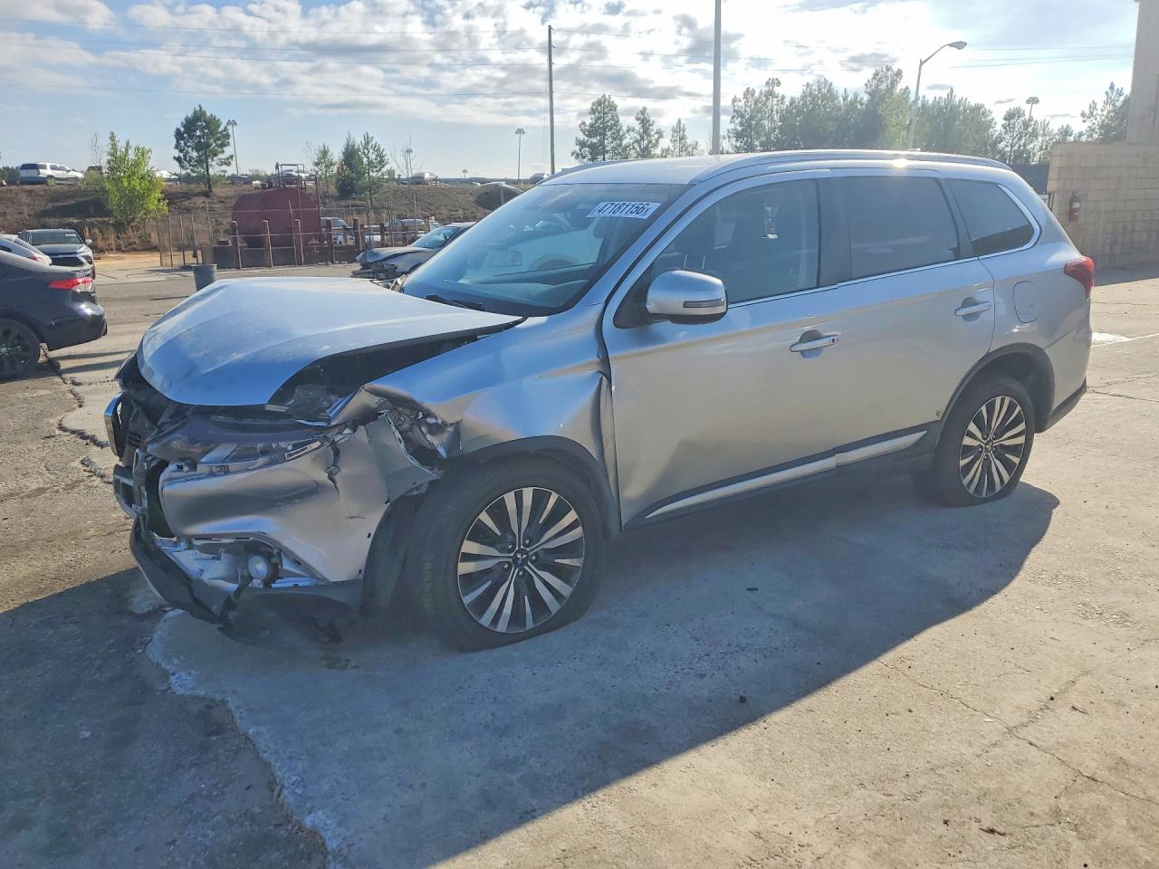 Salvage Mitsubishi Outlander Image