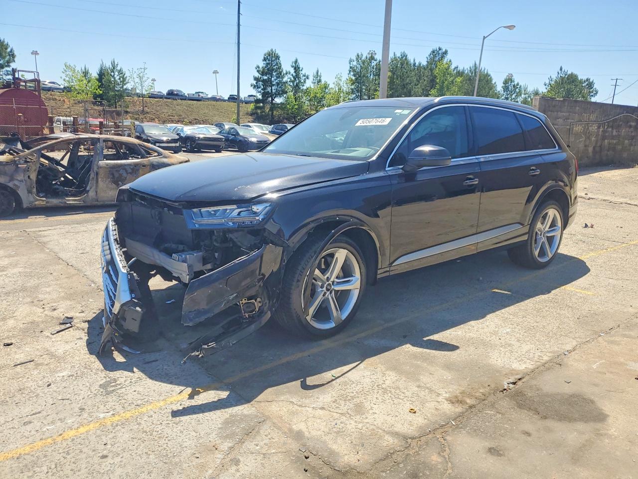 Salvage Audi Q7 Image