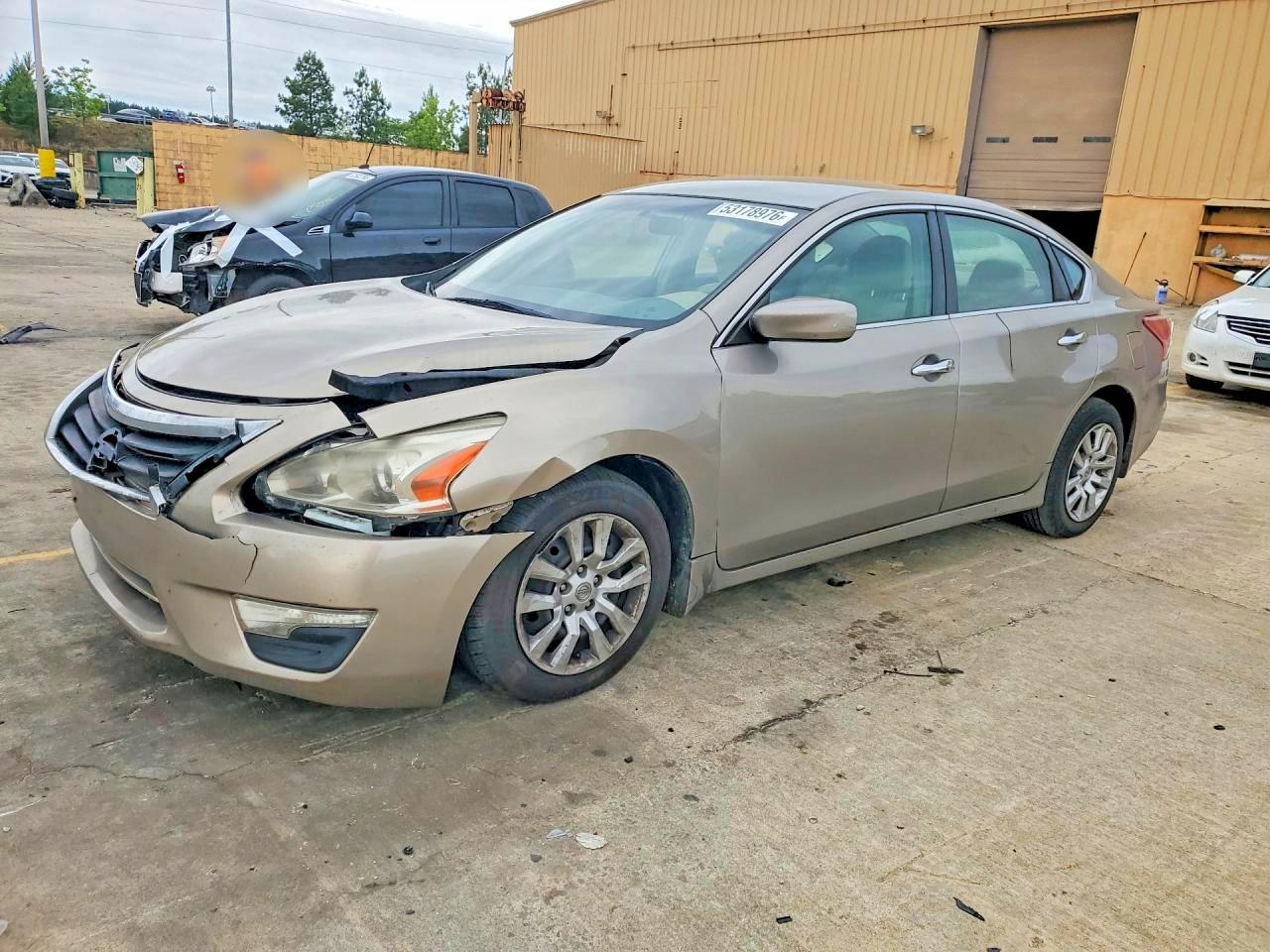 Salvage Nissan Altima Image