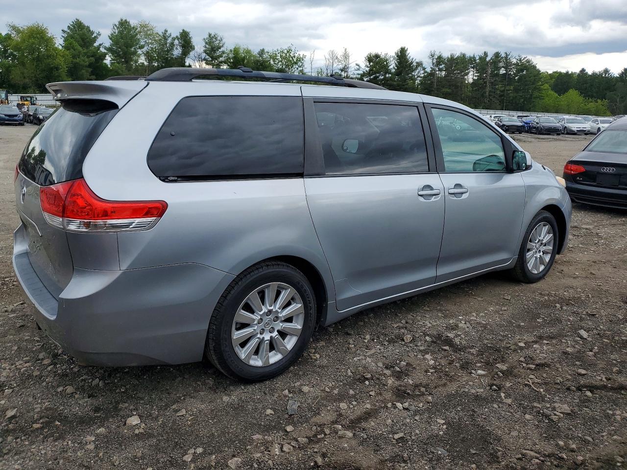 Toyota Sienna Xle 7-passenger