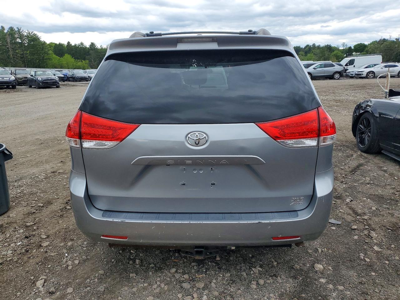 Toyota Sienna Xle 7-passenger