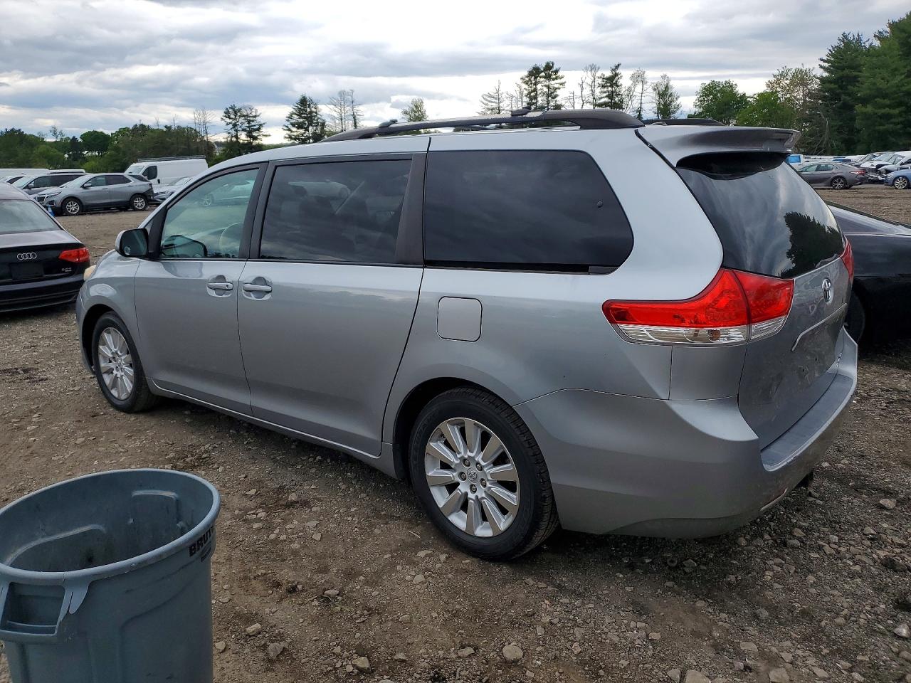Toyota Sienna Xle 7-passenger