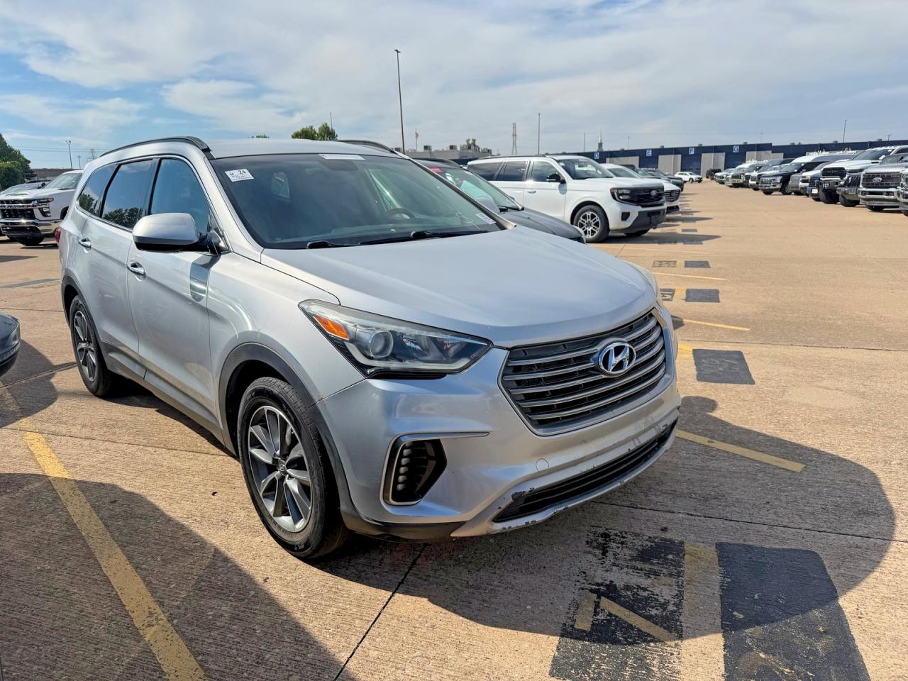 Salvage Hyundai SANTA FE Image