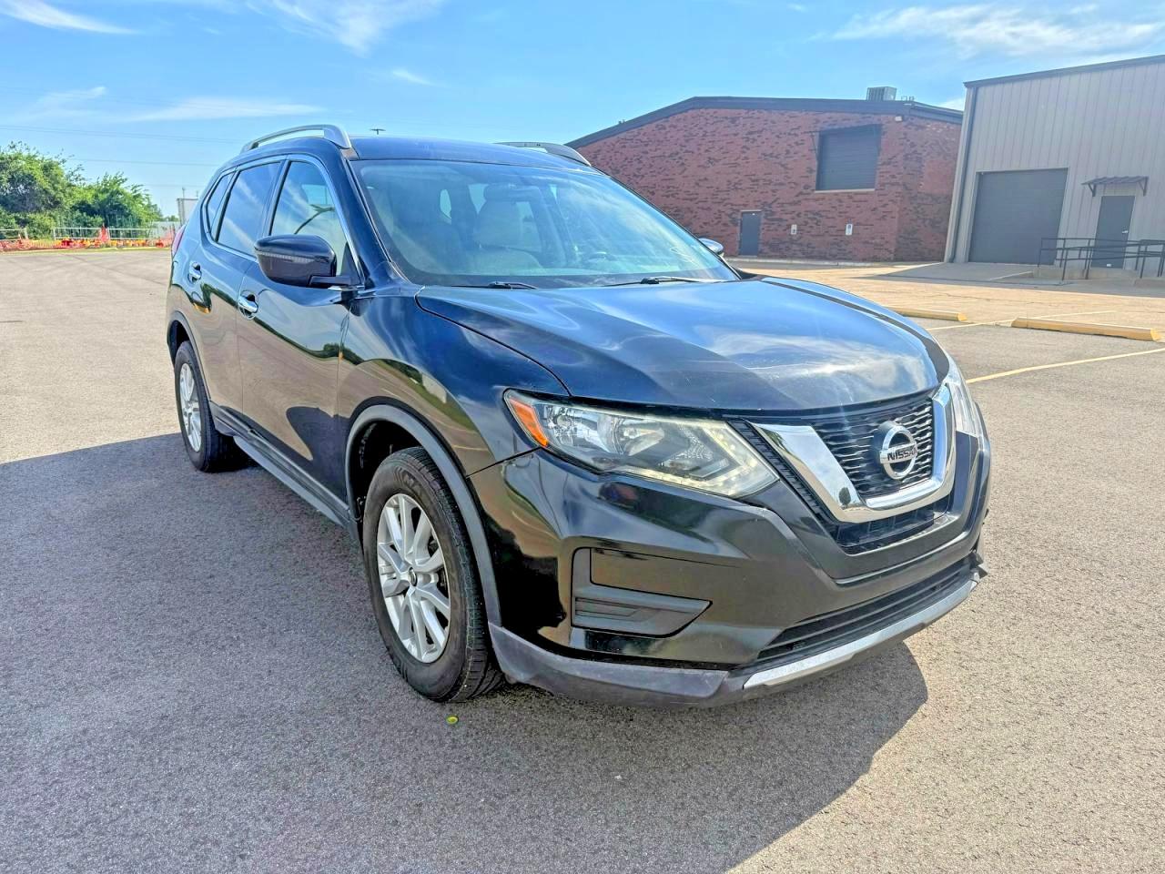 Salvage Nissan Rogue Image