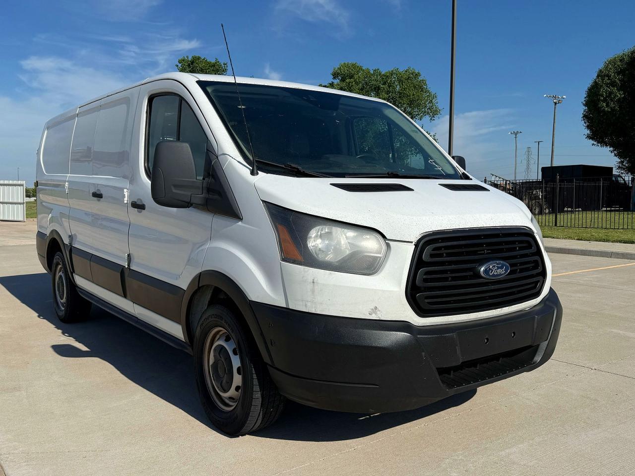 Salvage Ford Transit Image