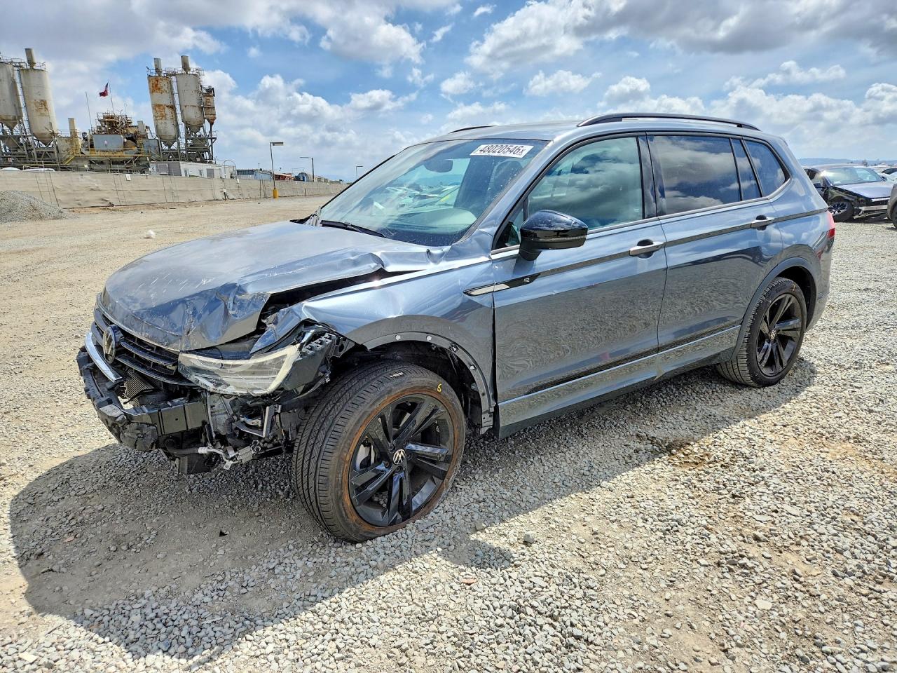 Salvage Volkswagen Tiguan Image