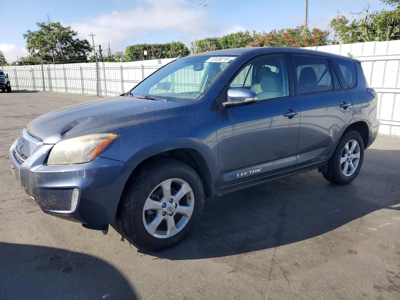 Salvage Toyota RAV4 Image