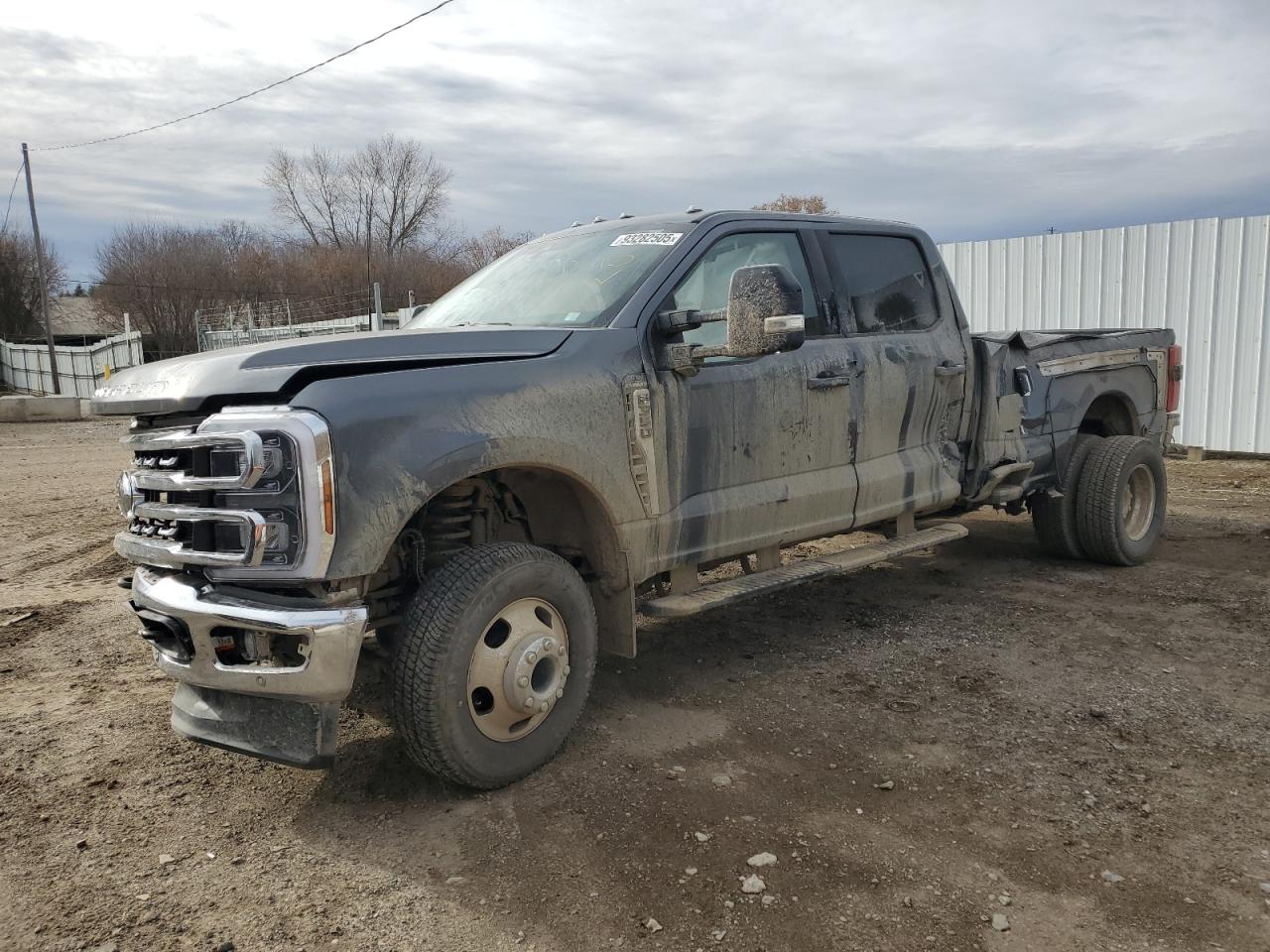 Salvage Ford F-350 Image