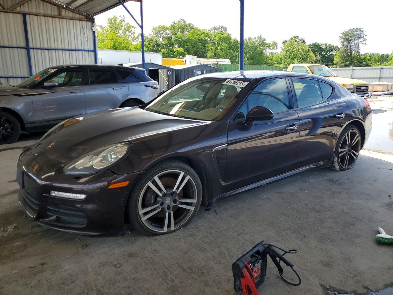 Salvage Porsche Panamera Image