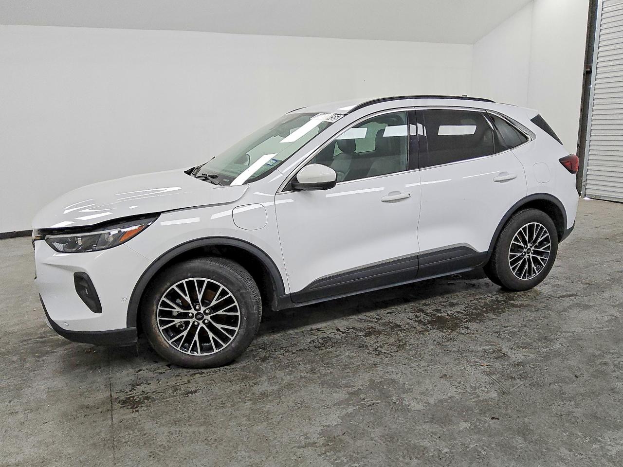 Salvage Ford Escape Image