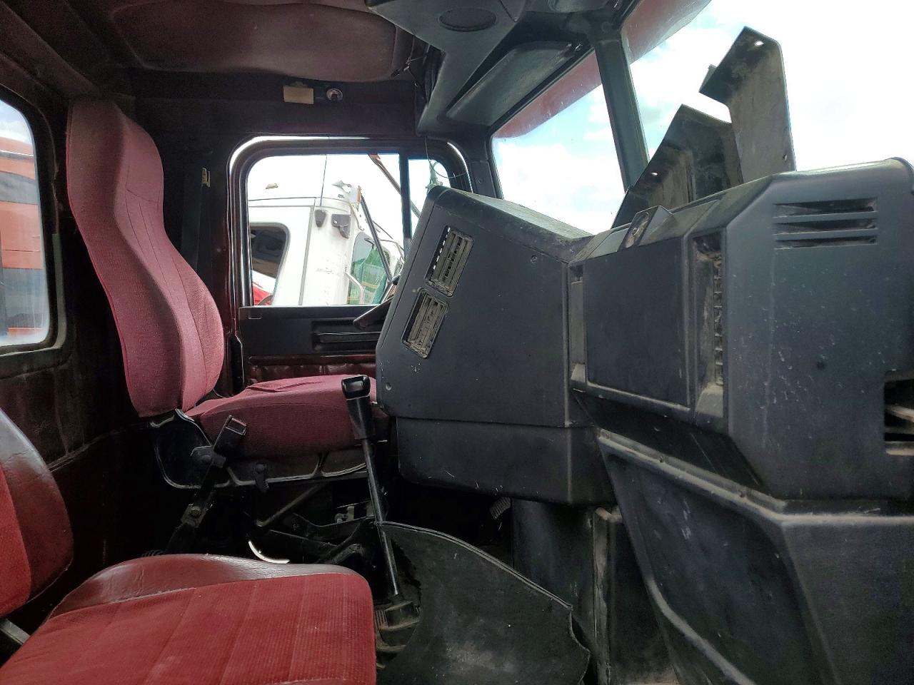 Freightliner Fld112