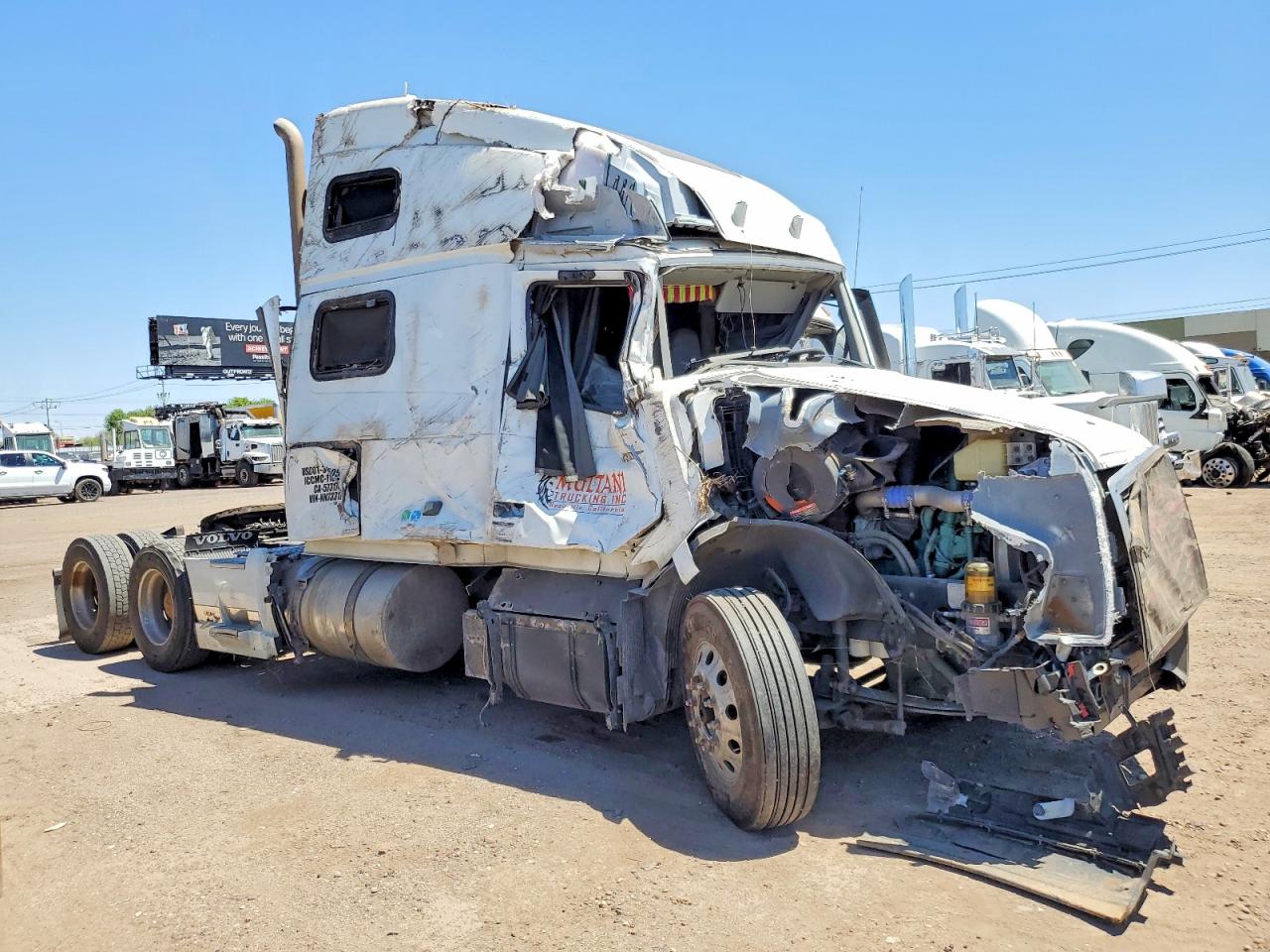 Salvage Volvo Vn Image