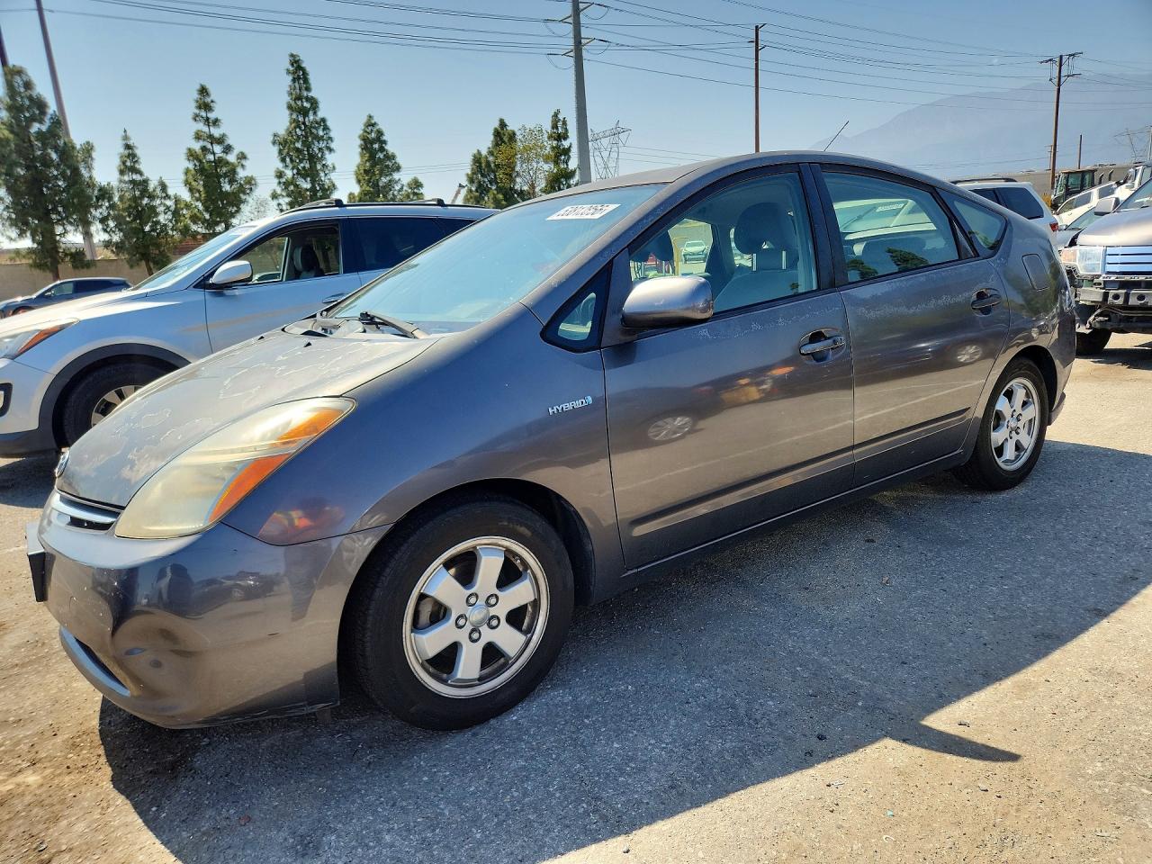 Salvage Toyota Prius Image