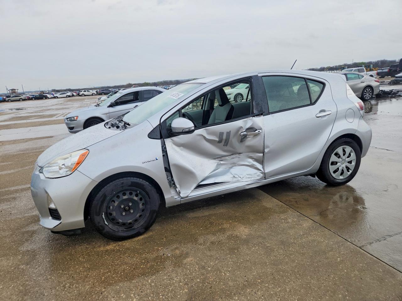 Salvage Toyota Prius Image