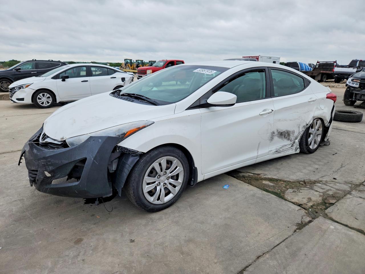 Salvage Hyundai ELANTRA Image
