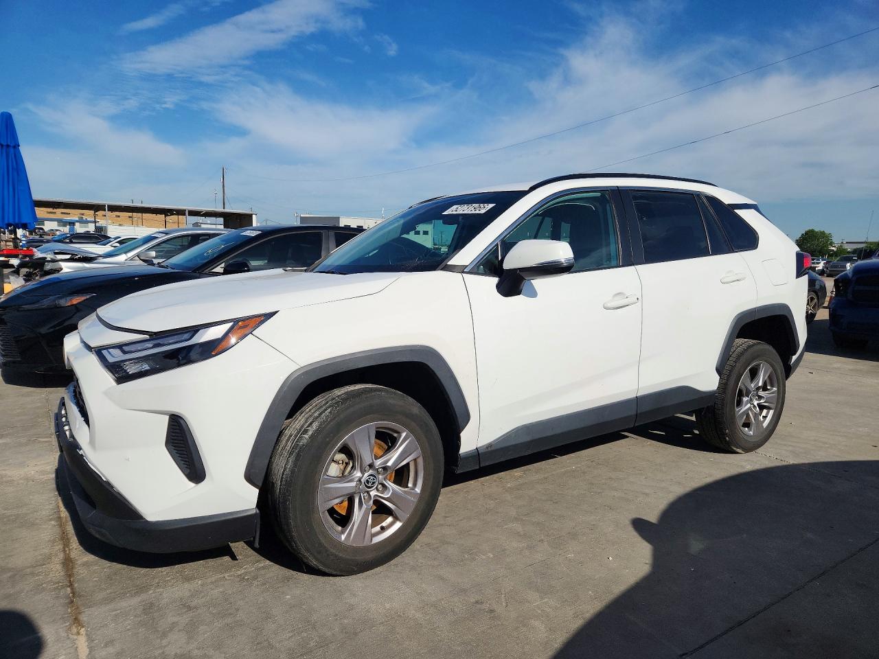Salvage Toyota RAV4 Image