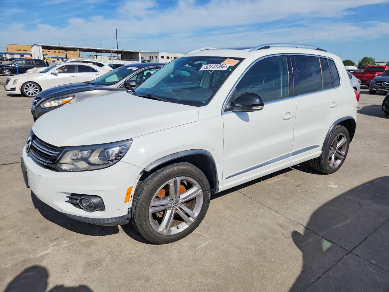 Salvage Volkswagen Tiguan Image