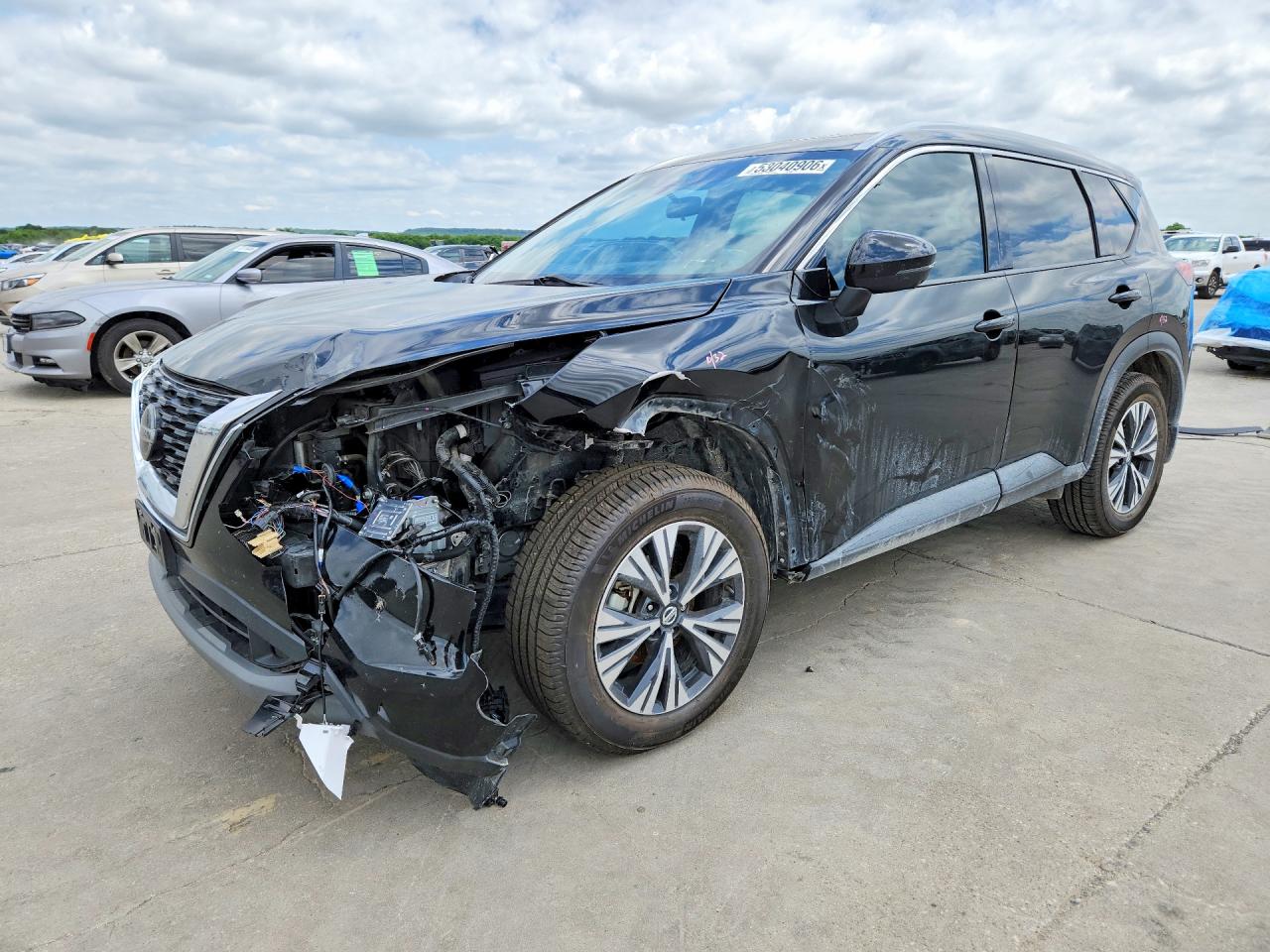 Salvage Nissan Rogue Image