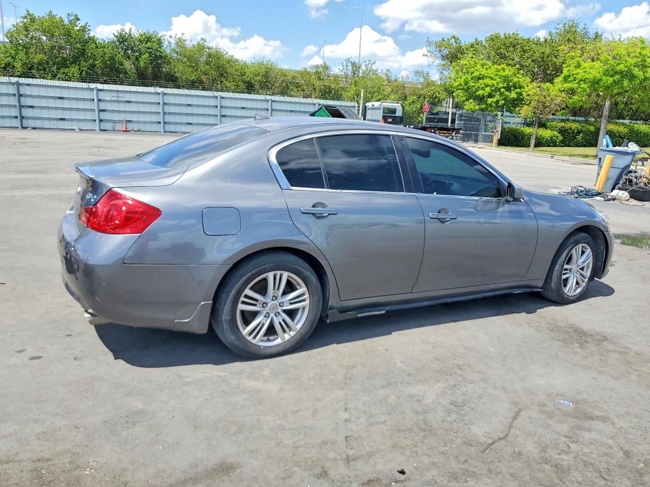 INFINITI G37 X