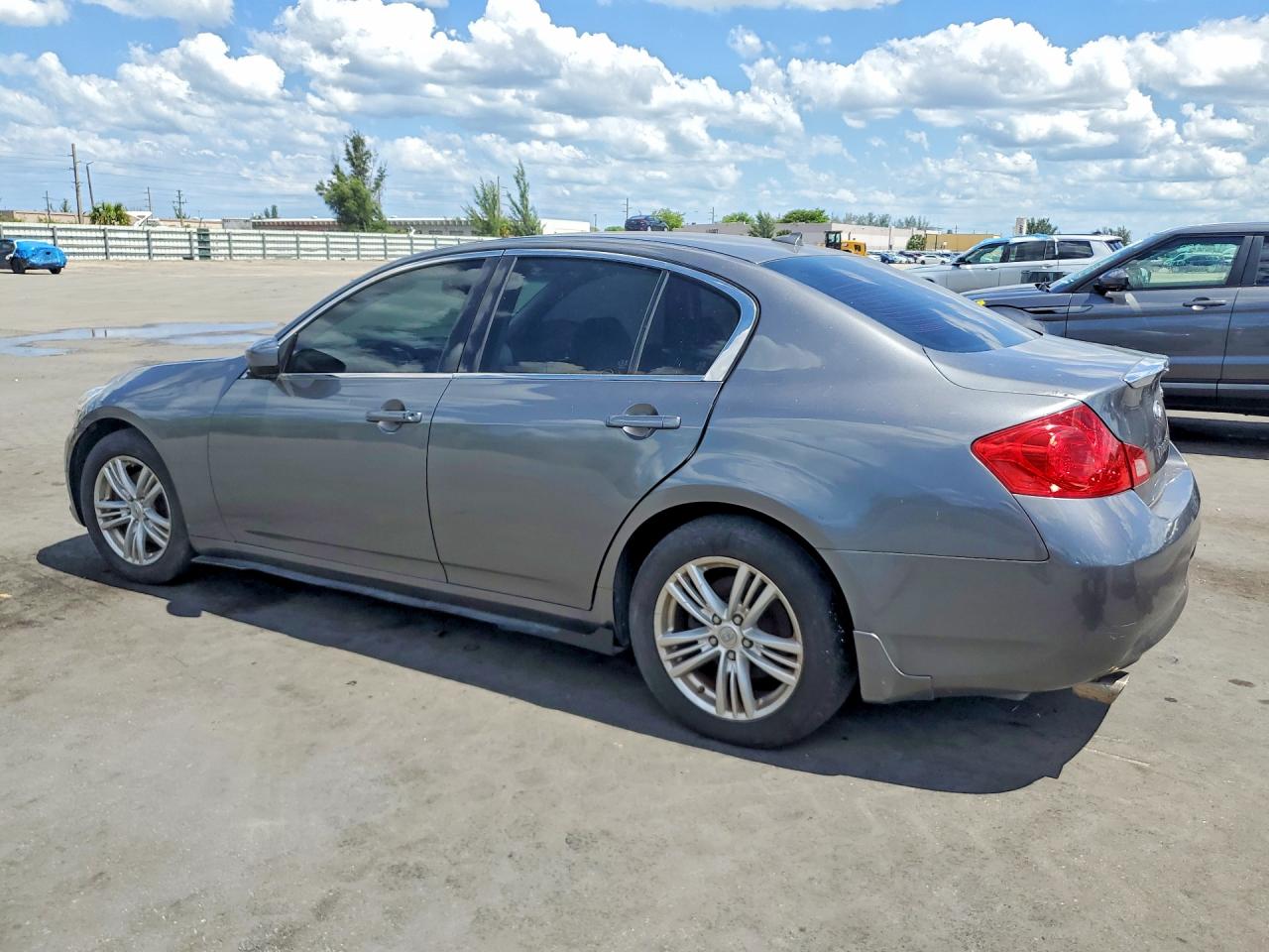 INFINITI G37 X