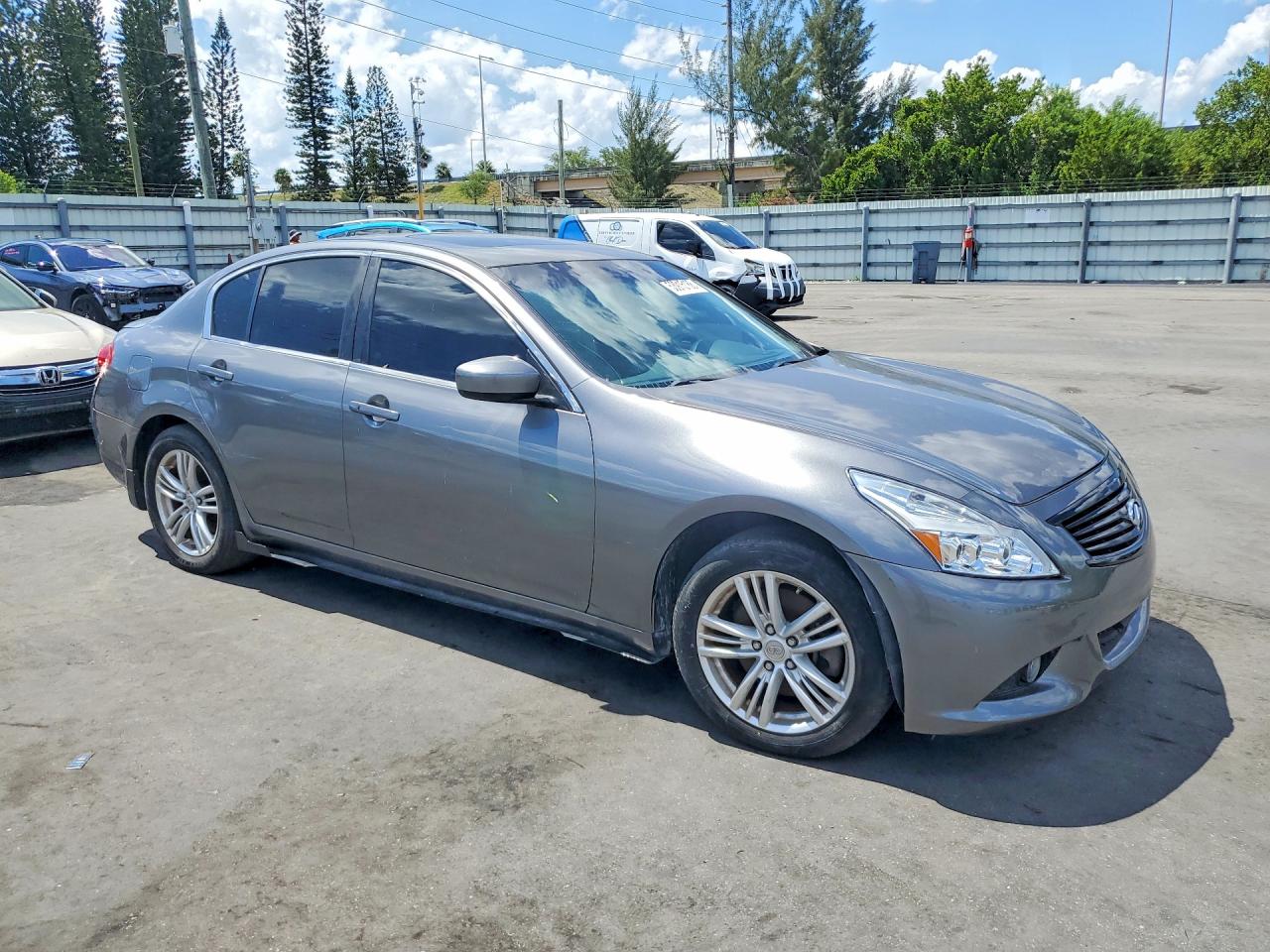 INFINITI G37 X