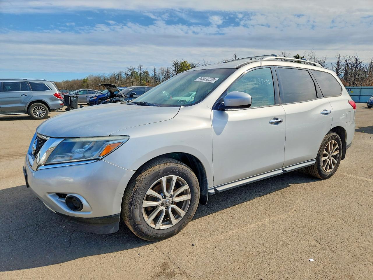 Salvage Nissan Pathfinder Image