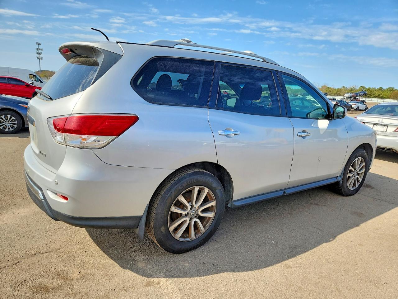 Nissan Pathfinder Sv