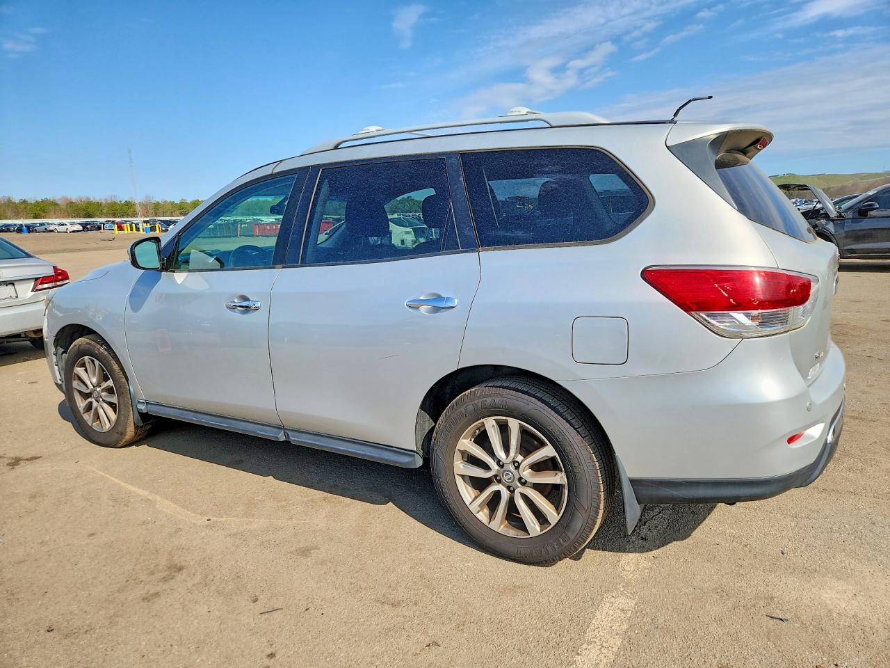 Nissan Pathfinder Sv