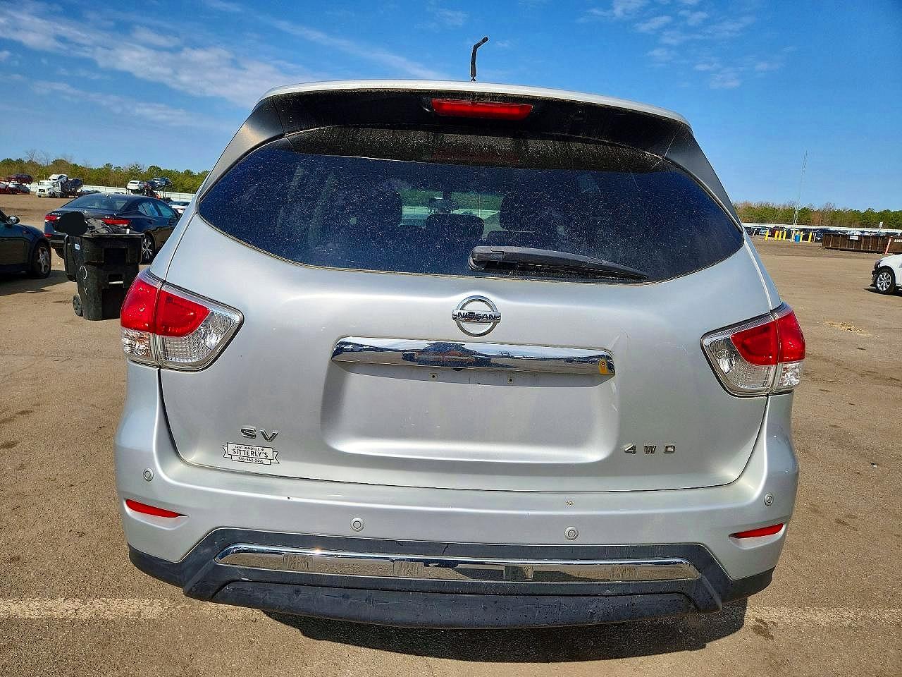 Nissan Pathfinder Sv