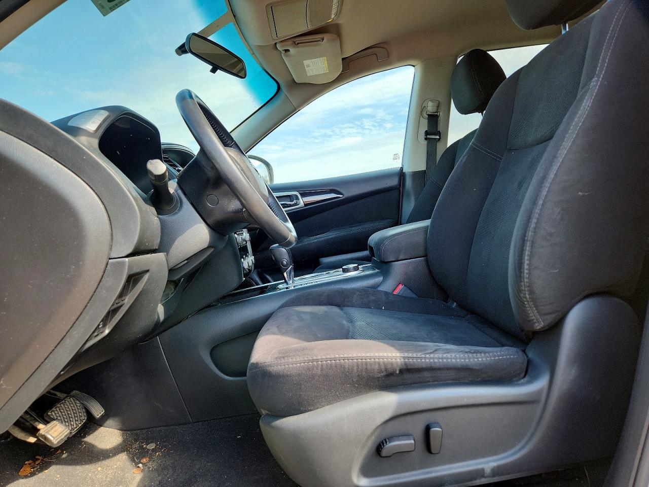 Nissan Pathfinder Sv