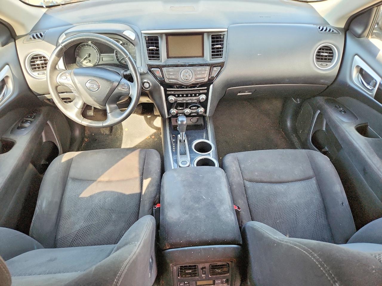 Nissan Pathfinder Sv